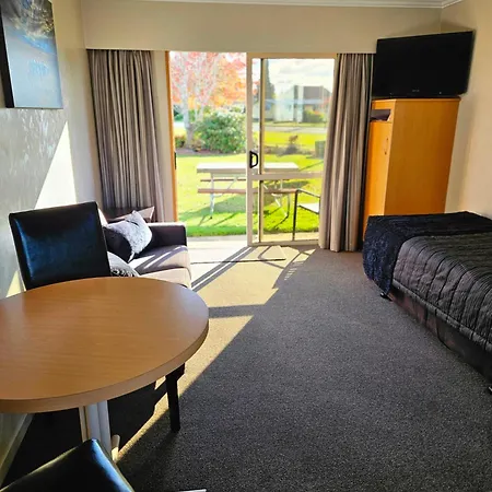 Lakeside Motel & Apartments Te Anau Exterior photo
