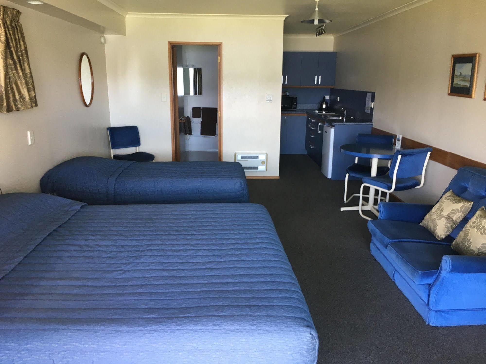 Lakeside & Motel 3*