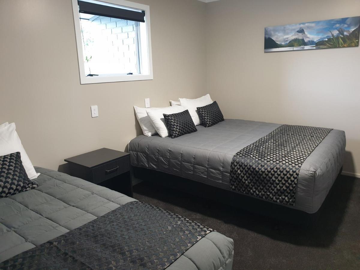 Motel Lakeside & 3*